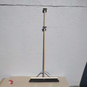 Interior push broom